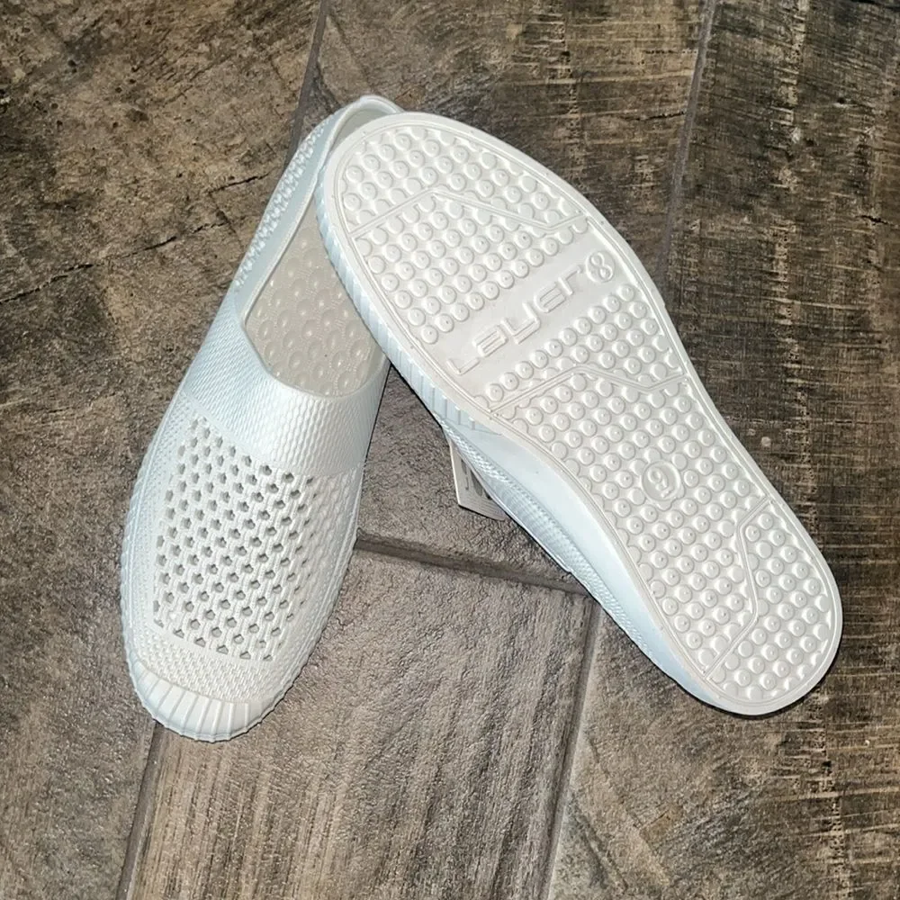 Nwt Layer 8 white slipon outdoor flats